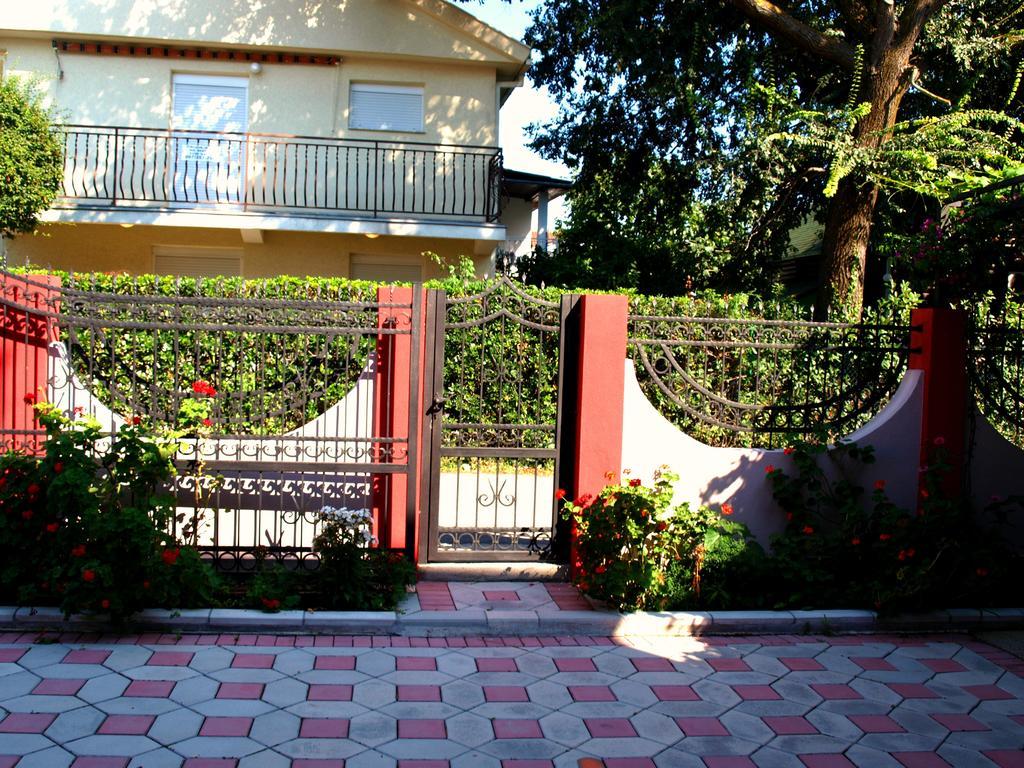Friendly House Apartment Ulcinj Bagian luar foto